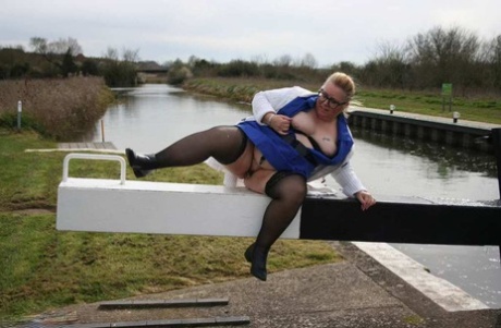 thick pale blonde xxx photo