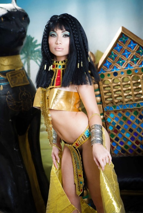 Cleopatra top actress photo