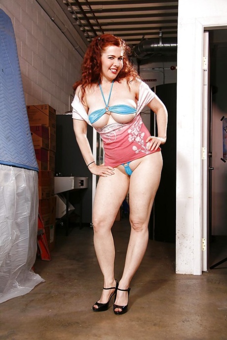 Mae Victoria best model photo