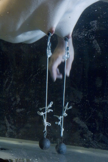 Isobel Wren model exclusive image