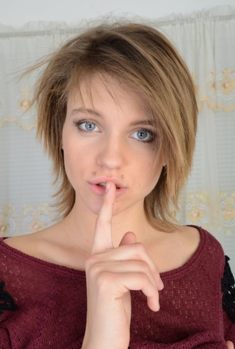 blonde brit naked gallery