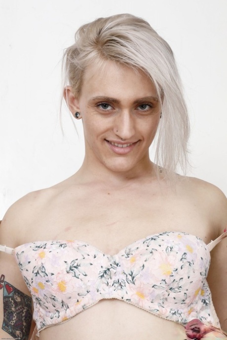 grey hair gilf naked photo